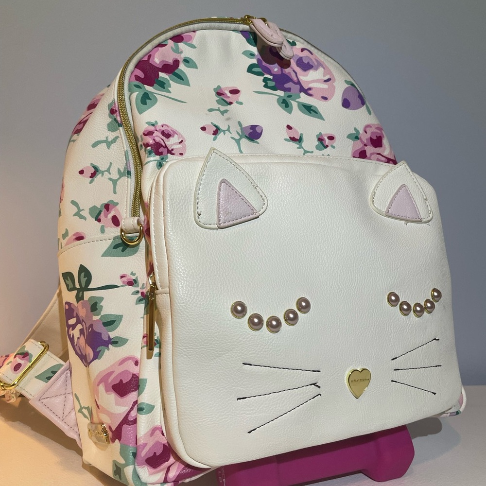 Perfect condition Betsey Johnson girls/women’s faux leather backpack.